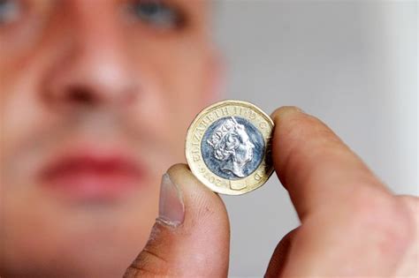 The Incredibly Rare New £1 Coin Worth £3000 Man Reveals The Moment