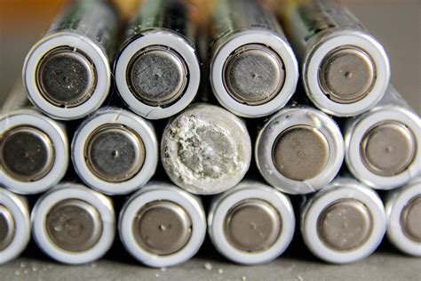 Batterie ausgelaufen reinigen Batterie ausgelaufen Kontakte reinigen B