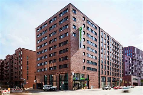 Situated at the city park. Holiday Inn Express und Hampton by Hilton - Hamburg ...