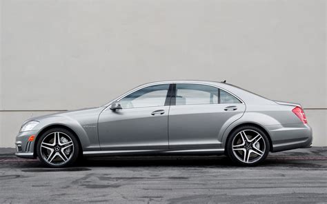 On the outside, the german performance model features new front and rear spoilers. 2014 Mercedes Benz S65 AMG Review | Auto Review 2014