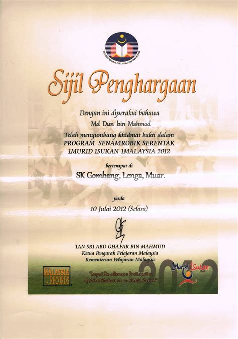 Keterangan ' logo kelab ' dan pakaian. JBA5020 SK GOMBANG: Sijil Rangsangan Senamrobik 1 Murid 1 ...
