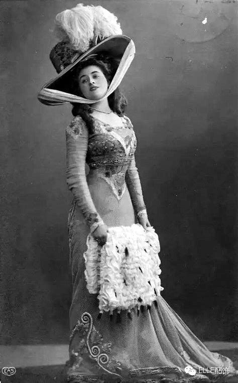 Giant Hats The Favorite Fashion Style Of Women From The Early Years Of