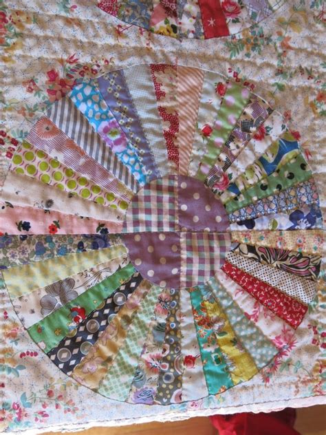 Sew the dresden plate quilt block. sb Carousel | Book quilt, Dresden quilt, Quilts
