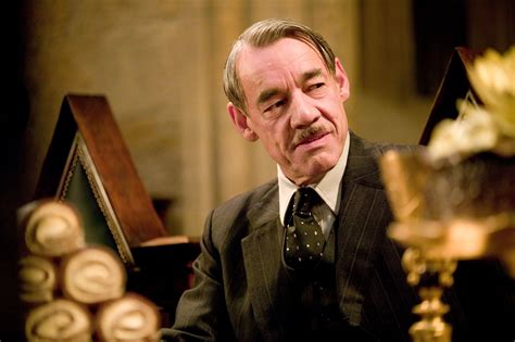 Barty crouch sr eski sihir bakanı, fudge hükümetinde dışişleri bakanıdır. 10 Harry Potter Actors Who Are No Longer With Us