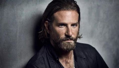 As jackson maine in a star is born, bradley cooper doesn't look like himself. A Star is Born: Bradley Cooper, Making it Big from TV to ...