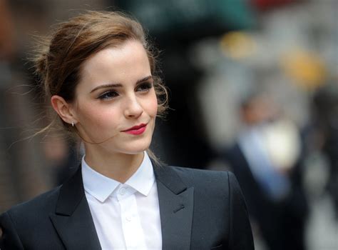 emma watson afirma evitar selfies com fãs entenda o motivo elegante online