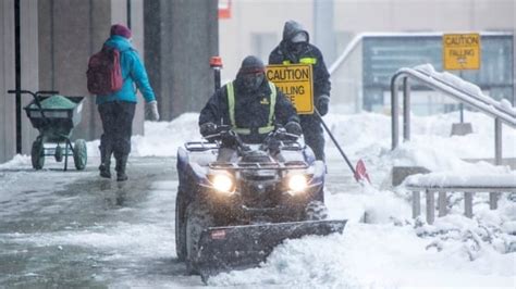 toronto sees 500 collisions after storm drops 22 cm of snow cbc news
