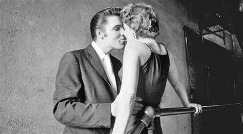60 Years Later Woman Kissing Elvis Presley In 1956 Backstage Photo Comes Forward Elvis