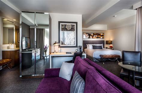 Find reviews and discounts for aaa/aarp members, seniors is there any meeting space at embassy suites chicago downtown? Downtown Chicago Hotel Gallery - The Godfrey Hotel Chicago