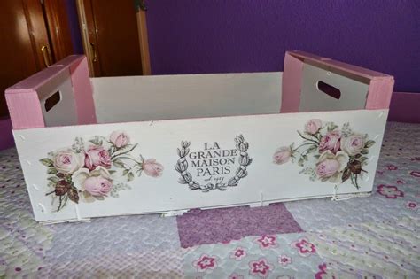 Después de esto, solo queda elegir el color y pintarlo; Caja de Fruta decorada con decoupage, transfer y estarcido ...