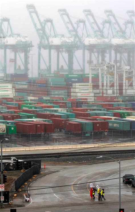 Los Angeles And Long Beach Ports Shut Down By Strike The New York Times