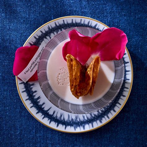 Le chef du hezbollah libanais promet une réponse à « toute frappe aérienne d'israël ». Recette flan libanais à la rose - Cuisine / Madame Figaro