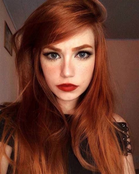 Lange Kupfer Rote Haare Und Roter Lippenstift Ginger Hair Color Red