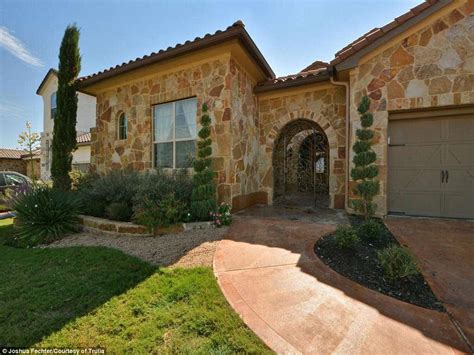Teen Mom Ogs Farrah Abraham Sells Texas Mansion For 520k Daily Mail