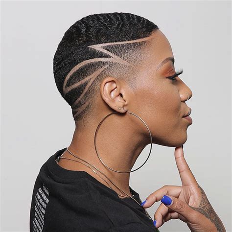 Short blonde highlighted hairdos for stylish ladies. New Best Short Haircuts for Black Women in 2019 - Haircut ...