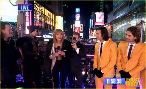 Taylor Swift Warms Up With Ryan Seacrests Coat On New Years Eve 2015 Video Photo 3270676