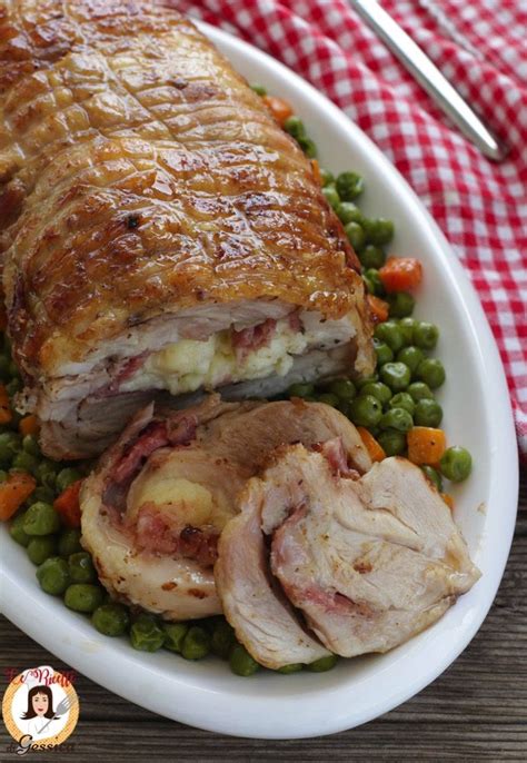 Facile da realizzare, la particolarità di amato dai grandi come dai più piccoli, il petto di tacchino al forno è un piatto perfetto per il pranzo della domenica in famiglia, ma è ideale anche. Rotolo di pollo al forno farcito - Arrotolato o Arrosto di ...
