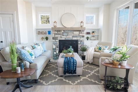 10 Awesome Traditional Coastal Cottage Living Room