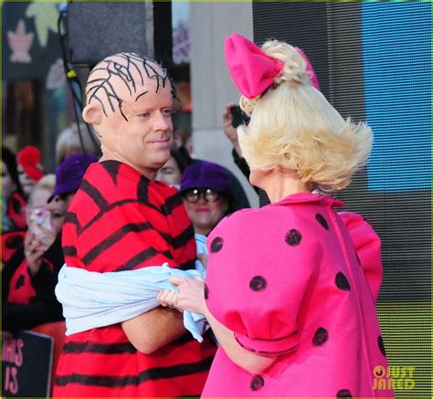 Photo Today Show Hosts Wear Spot On Peanuts Costumes For Halloween 20
