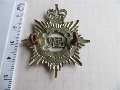 New Zealand Royal Nz Army Service Corps Cap Badge Queens Crown Bi Metal