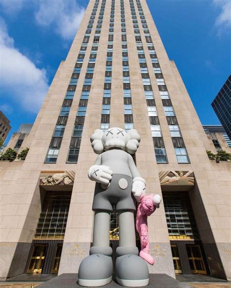 Kaws Share Sculpture Unveiled At The Rockefeller Center Agoodoutfit
