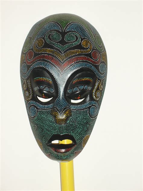 The physical design of mack weldon's silver face mask is similar to many other cloth face masks on the market, but the materials used are what make it so special. Masks of the World - Mascaras del Mundo: Africa
