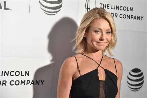 Kelly Ripa Appears On Wednesdays Episode Of ‘live As Rumors Shes
