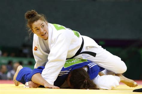 In voorbereiding op grote wedstrijden werken judoka's dex elmont en henk grol speciale krachttrainingen af. Goud op Spelen voor judoka's Grol en Verkerk, brons Elmont ...
