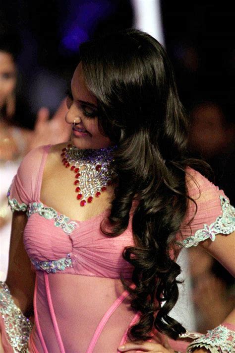 Sonakshi Sinha Spicy Hot At Iijm Ramp Walk