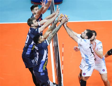 AXA Sigorta Efeler Ligi nde 12 Hafta Sona Erdi Türkiye Voleybol