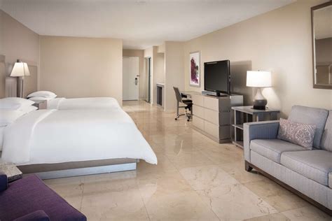 Doubletree By Hilton Grand Hotel Biscayne Bay In Miami Best Rates