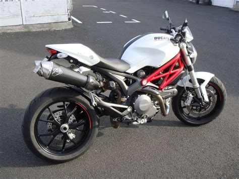 Custom red ceramic coating by jet hot, which aids in cooling the pipes and increasing performance, while asthetically blending with the. Monster 796 white w/ red frame & carbon fiber Termignoni ...