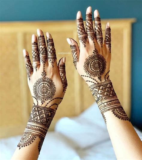 Mehandi which is also known as heena, can be used for multiple purposes. 41 Backhand Mehndi Designs For Brides & Bridesmaids in ...
