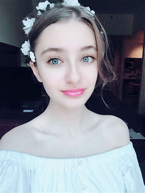 Последние твиты от pretty pretty good (@hannahh__d). Pretty Girls Make The World Go Round - Caveman Circus