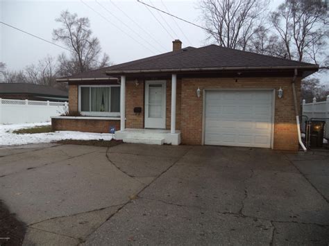 1022 E Apple Ave, Muskegon, MI 49442 | Trulia