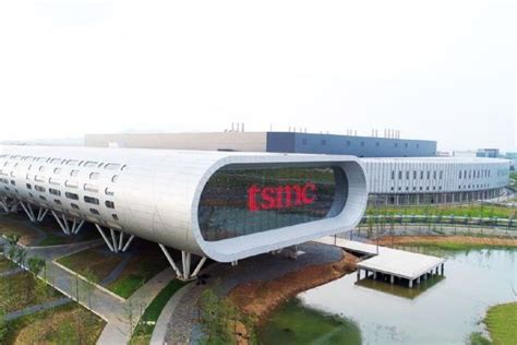 The biggest contract foundry semiconductor manufacturer in the world, tsmc, has announced in plans to build a new fab in arizona. TSMC opens 12-inch fab in Nanjing : 네이버 블로그