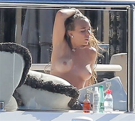 Chloe Green Nude By Paparazzi In Sardinia 24 Pics The Fappening