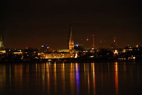 Heilige nacht (nacht zum ersten weihnachtstag). Hamburger Rathaus bei Nacht - Foto im Hamburg Web