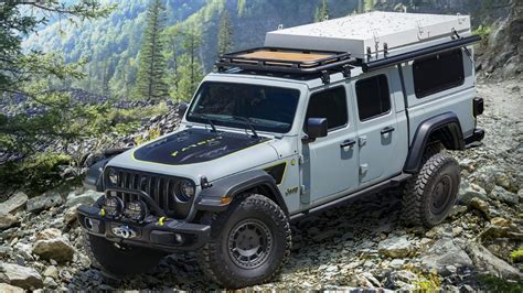 Jeep® Brings New Earl Exterior Color To Its Gladiator Lineup