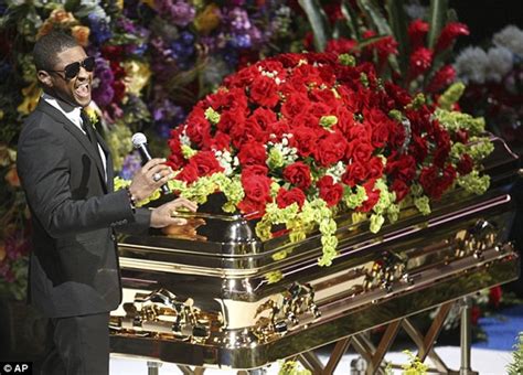 The event was preceded by a private family service at forest lawn memorial park's hall of liberty in hollywood hills. Michael Jackson Pics: Michael Jackson's funeral