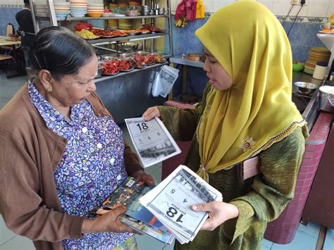 Di persimpangan keluar, pengguna membayar tol mengikut kadar yang dipaparkan. Rakyat Sambut Baik Diskaun Tol 18 Peratus | Malaysia Aktif