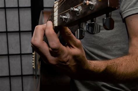 How To Position Your Hand For The F Chord Guitar Lessons With Andy