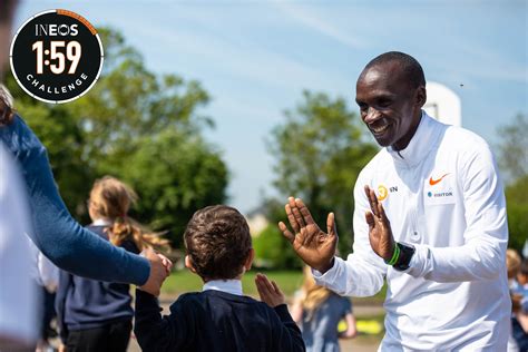 It wasn't until 2013 that kipchoge made the decision to concentrate on longer distances. Eliud Kipchoge gaat voor 1:59 Challenge | The Daily Mile ...