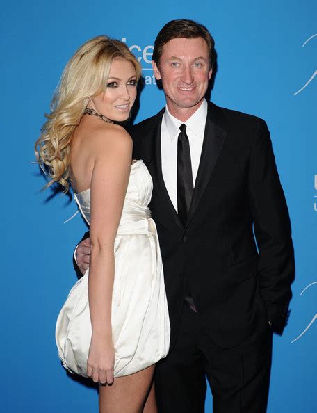 Paulina Gretzky Pictures And Bio Paulina Gretzky Zimbio