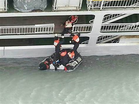 Hundreds Unaccounted For In Skorea Ferry Disaster