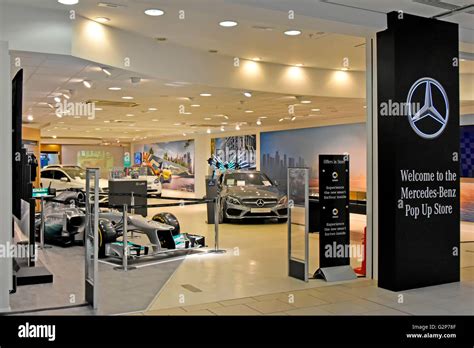 Concessionnaire Mercedes Benz Piscine Pop Up Store Dans Le Centre