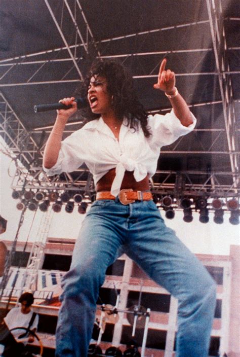 20 Of Selena Quintanillas Iconic Outfits Selena Quintanilla Fashion Images And Photos Finder