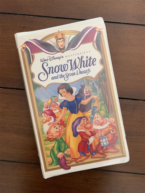 Walt Disneys Snow White And The Seven Dwarfs Vhs Home Video Cassette