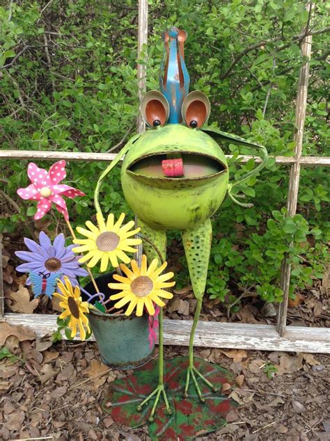 Metal Frog Yard Art Whimsy Frog Statue Wa Bucket Of Flowers
