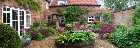 Traditional Courtyard Garden Design Style And Planting